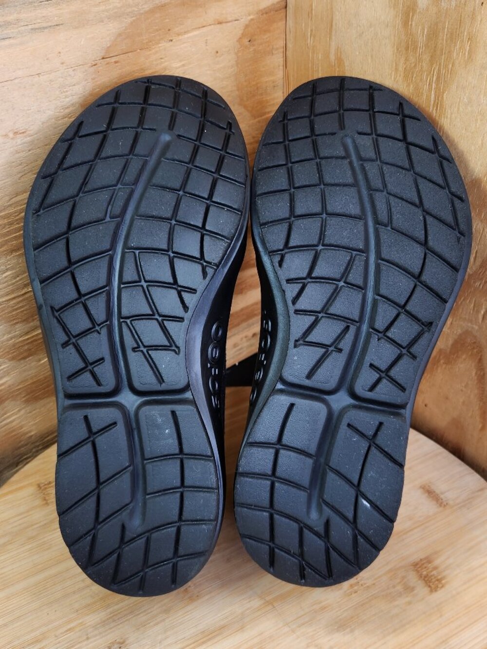 Oofos OOmg Womens Black Low Recovery Shoes Sneakers Size 9 - Picture 8 of 9